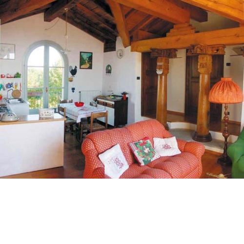 2 bedrooms appartement with enclosed garden at Carru
