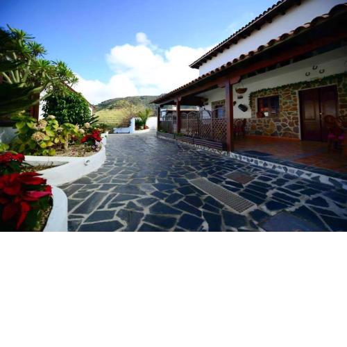 2 bedrooms appartement with furnished terrace and wifi at Los Silos 5 km away from the beach