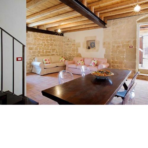 2 bedrooms appartement with furnished terrace and wifi at Pozzallo 2 km away from the beach