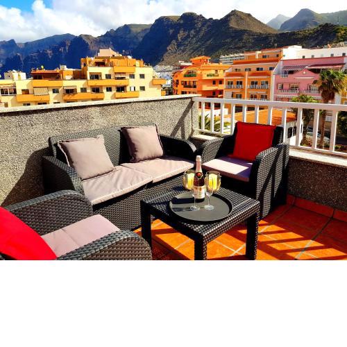 2 bedrooms appartement with furnished terrace and wifi at Puerto de Santiago 1 km away from the beach
