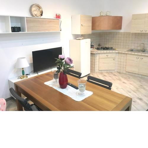 2 bedrooms appartement with lake view furnished terrace and wifi at Carpino