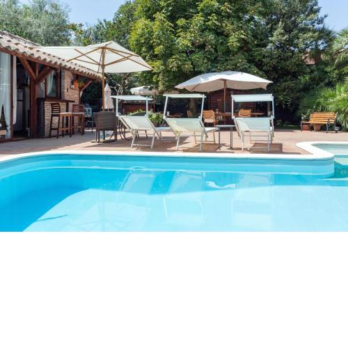 2 bedrooms appartement with private pool enclosed garden and wifi at Ragalna
