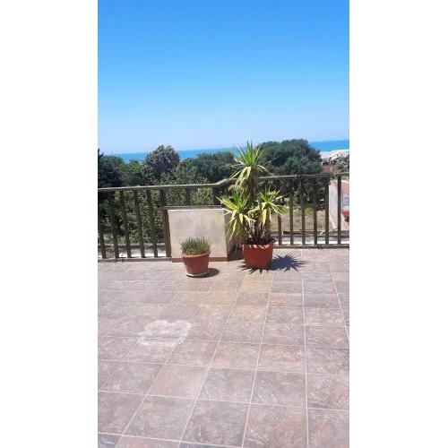 2 bedrooms appartement with sea view furnished terrace and wifi at Scoglitti 1 km away from the beach