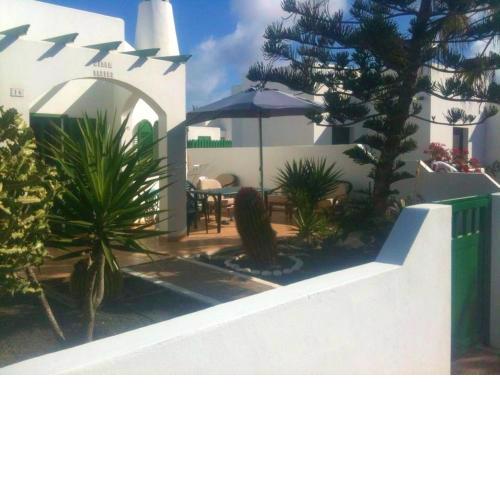 2 bedrooms appartement with sea view shared pool and enclosed garden at Montana Roja