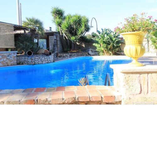 2 bedrooms appartement with shared pool enclosed garden and wifi at Castrignano del Capo 4 km away from the beach