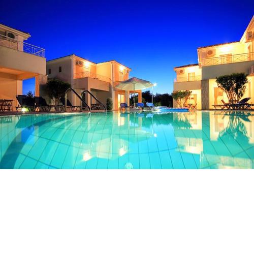 2 bedrooms appartement with shared pool enclosed garden and wifi at Kalamaki 2 km away from the beach