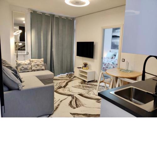 2 Bedrooms Flat + Balcony + Parking at Las Canteras Beach