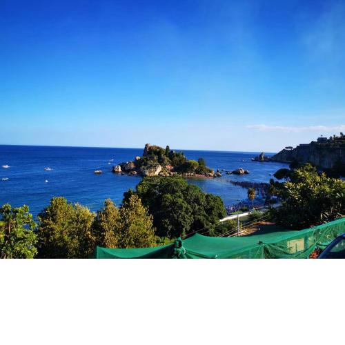 2 bedrooms house at Letojanni 500 m away from the beach with sea view furnished terrace and wifi