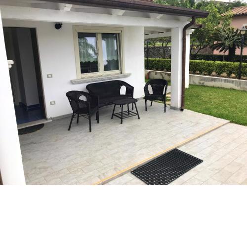 2 bedrooms house at Maratea 50 m away from the beach with sea view enclosed garden and wifi