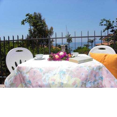 2 bedrooms house at Maratea 500 m away from the beach with sea view enclosed garden and wifi