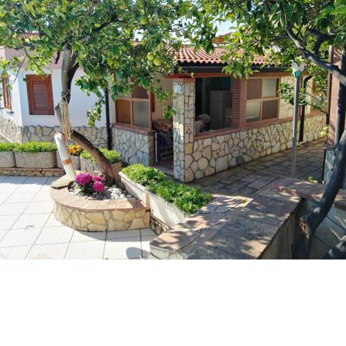 2 bedrooms house at Marina di Camerota 400 m away from the beach with shared pool enclosed garden and wifi