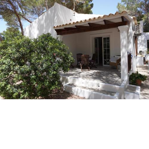 2 bedrooms house at Platja de Migjorn 600 m away from the beach with furnished garden and wifi