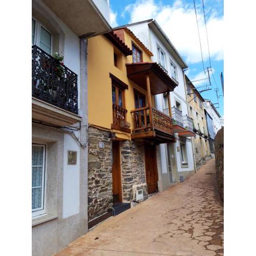 2 bedrooms house at Redes 200 m away from the beach with sea view enclosed garden and wifi