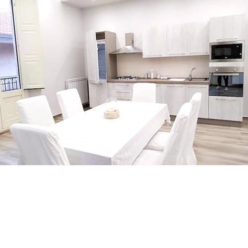 2 bedrooms house at Riposto 100 m away from the beach with wifi