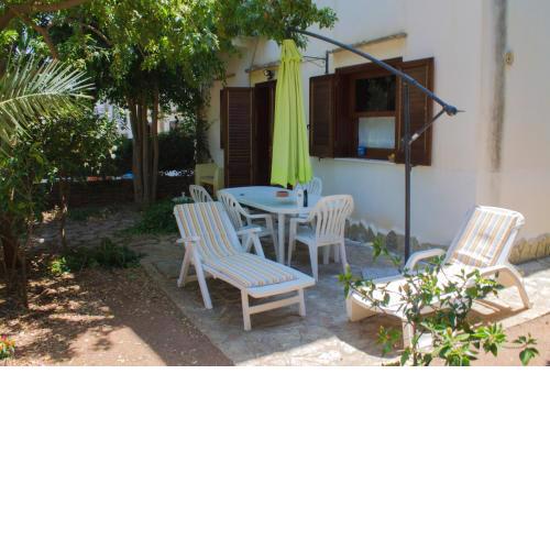 2 bedrooms house at San Vito Lo Capo 200 m away from the beach with enclosed garden