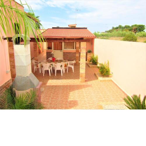2 bedrooms house at Torre San Giovanni 700 m away from the beach with enclosed garden and wifi