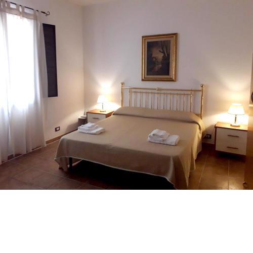 2 bedrooms house with city view enclosed garden and wifi at Ballata