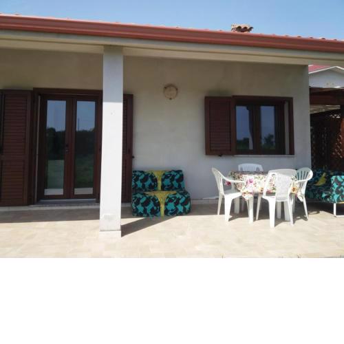 2 bedrooms house with enclosed garden and wifi at Is Potettus