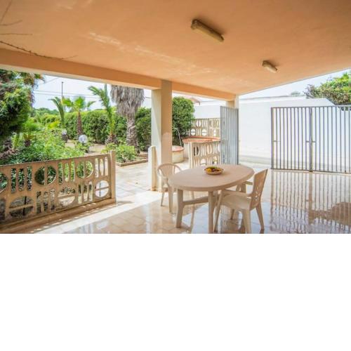 2 bedrooms house with enclosed garden and wifi at Santa Maria del Focallo