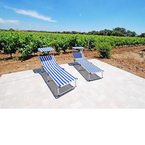 2 bedrooms house with enclosed garden and wifi at Sant'Anna Arresi 3 km away from the beach