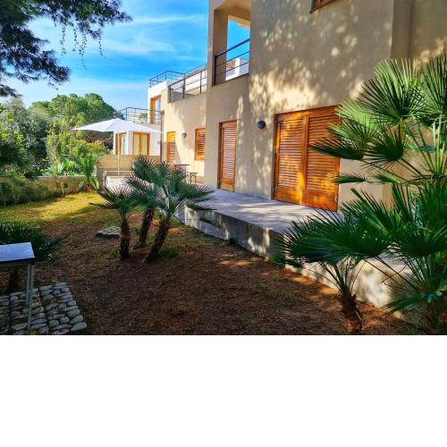2 bedrooms house with enclosed garden and wifi at Torre Colonna Sperone 1 km away from the beach
