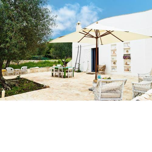 2 bedrooms house with furnished garden at Ceglie Messapica