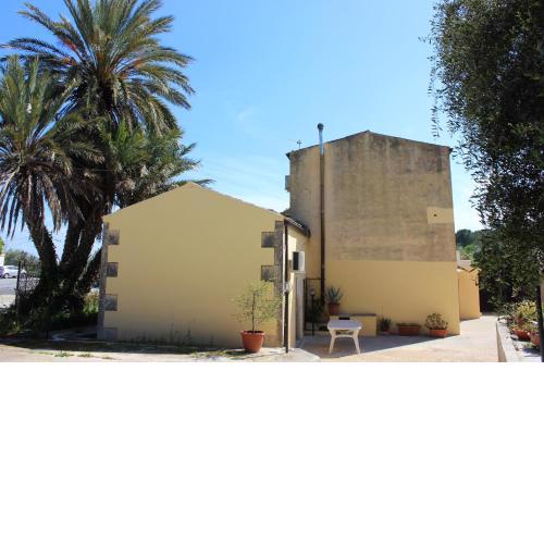 2 bedrooms house with furnished terrace at Noto 6 km away from the beach