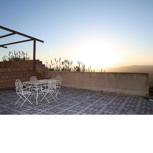 2 bedrooms house with sea view and enclosed garden at Niscemi