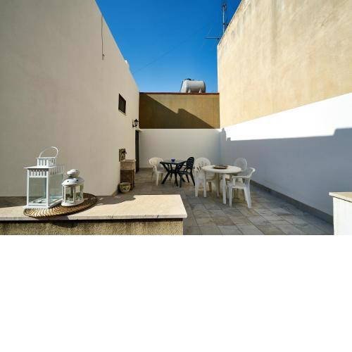 2 bedrooms house with sea view and furnished terrace at Avola 1 km away from the beach