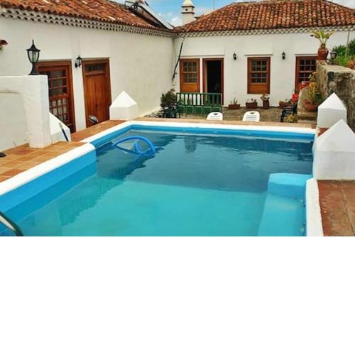 2 bedrooms house with shared pool and wifi at San Cristobal de La Laguna
