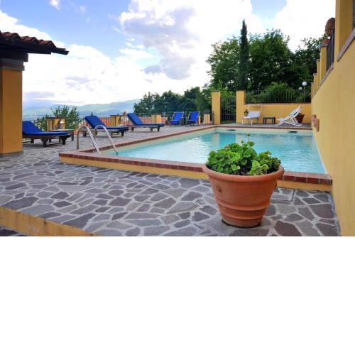 2 bedrooms house with shared pool enclosed garden and wifi at Gattaia