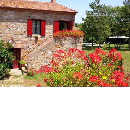 2 bedrooms house with shared pool enclosed garden and wifi at Trequanda