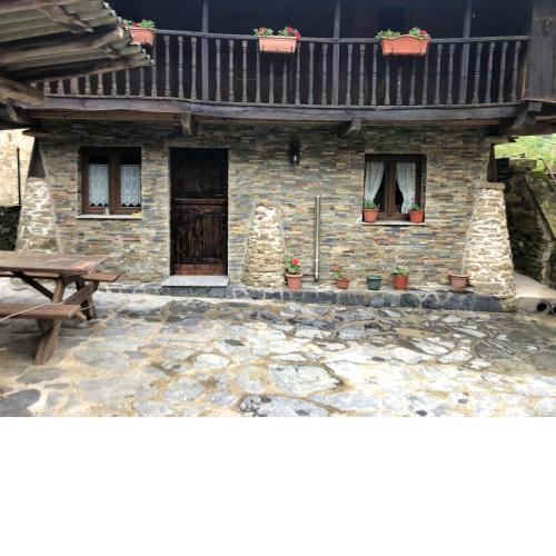 2 bedrooms house with wifi at Tineo