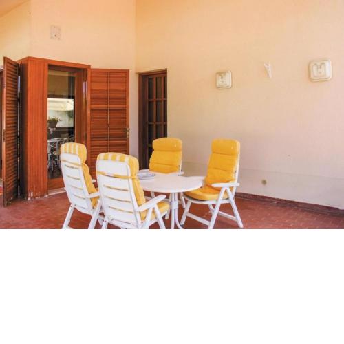 2 bedrooms villa at Mazara del Vallo 200 m away from the beach with enclosed garden and wifi