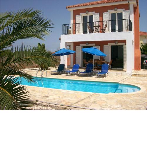 2 bedrooms villa with private pool enclosed garden and wifi at Zakinthos 1 km away from the beach