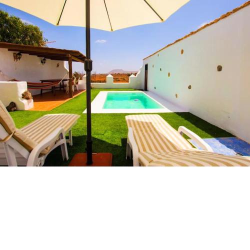 2 bedrooms villa with private pool furnished terrace and wifi at Antigua
