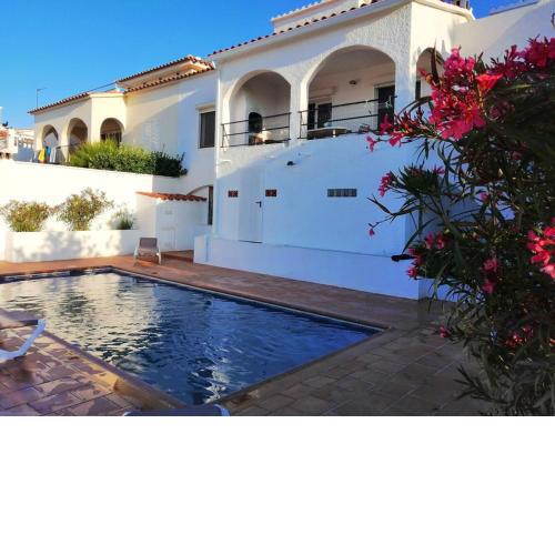 2 bedrooms villa with sea view private pool and enclosed garden at L'Escala