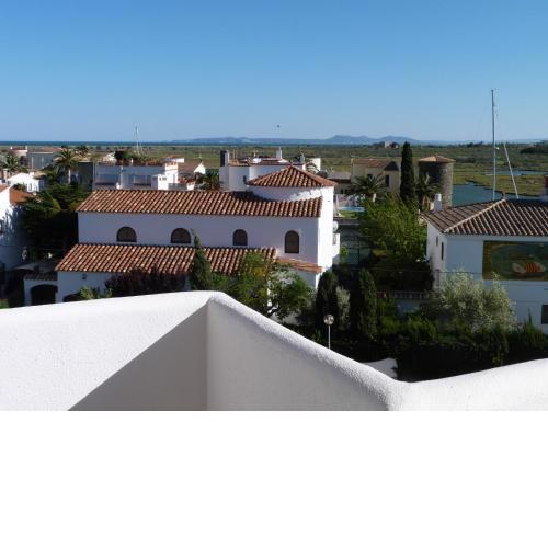 2 Beds, 2 Baths Apartment With Great Views and Pool