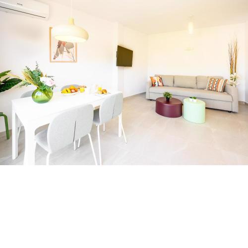 2 habitaciones a estrenar a 1 min del mar en el centro