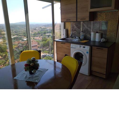 2 Jacuzzi Airport House - Airport Transfer Available