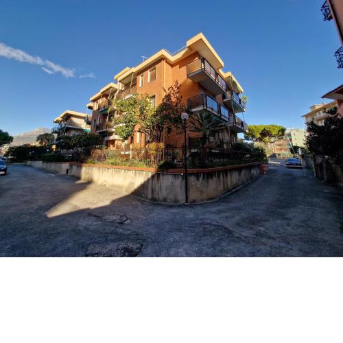 2 Locali - 100 metri dal Mare - Free Parking