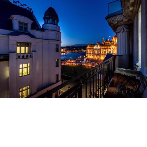 2 Luxury Suites Parliament breathless view with balcony- Free Parking