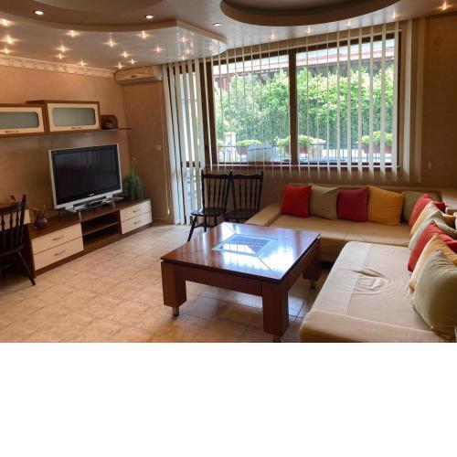 2 Room Family Apartment with Garden View (2 min. away from the Sea)
