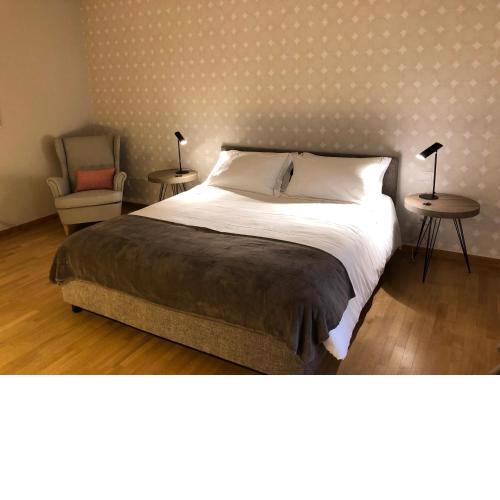 200 ROOMS & TERRACE