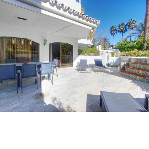 2033 modern 3 Bed large Terrace with sun loungers