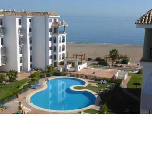 2066-Apt 2 bedrooms on beach, tenis, gym, pool