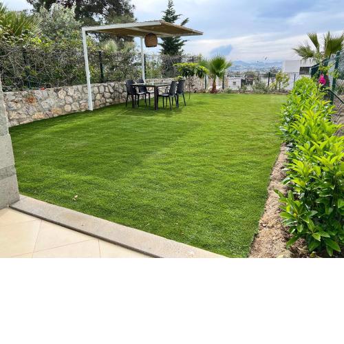 2+1 House in Bodrum center with sea view and big private garden