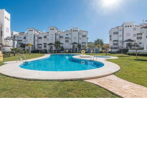 2197-Superb 2bedrooms in residence with pool!
