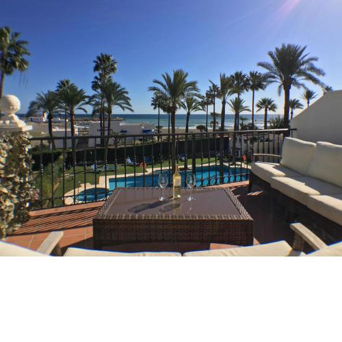 2204-Luxury apt on the beach,new,on duquesa port!
