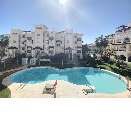 2239-Lovely 2 bedrooms with pool and paddle court